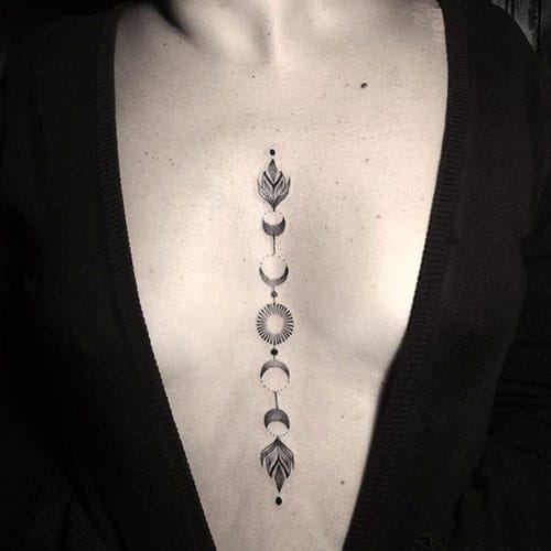 Tattoo hoa văn đẹp trên ngực nữ