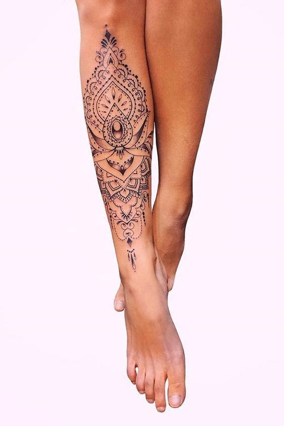tattoo hoa văn ở bắp chân con gái