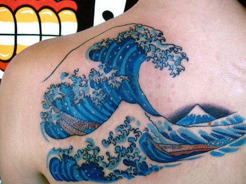 Một số ý nghĩa hình xăm sóng nước trong tattoo mini.