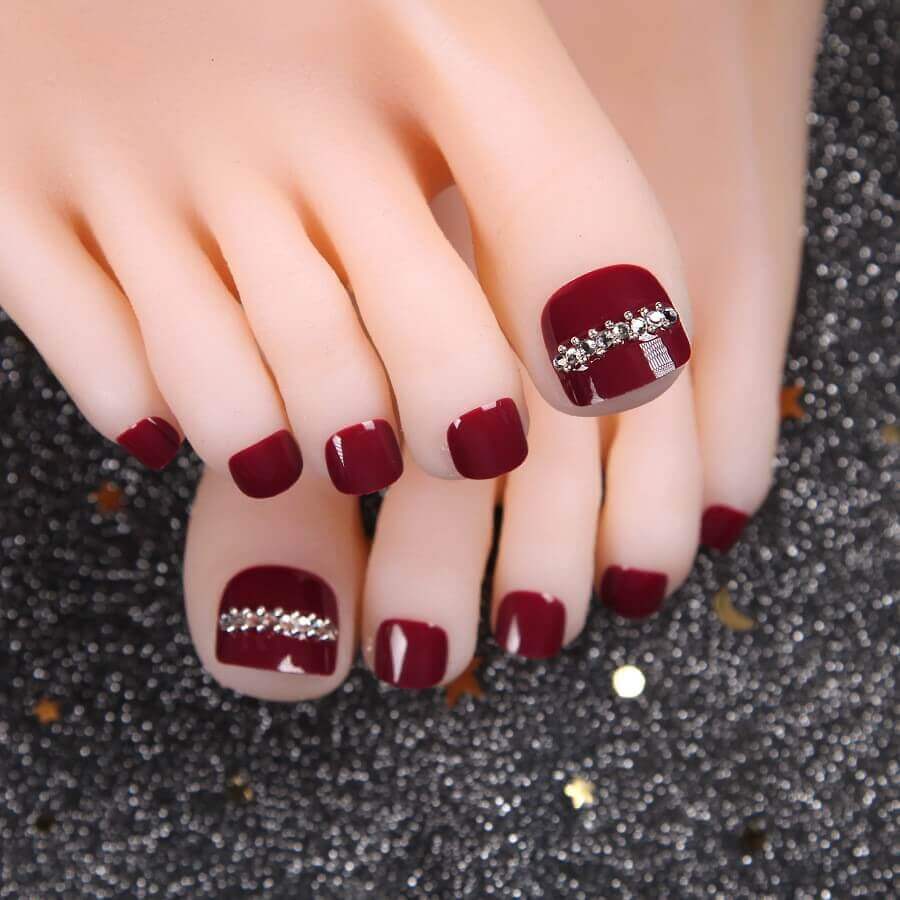 Những mẫu nail chân đỏ mận đang được yêu thích nhất hiện nay, với sắc đỏ tươi sáng và phù hợp với mọi phong cách. Đừng bỏ qua những thiết kế tinh tế đang chờ đón bạn.