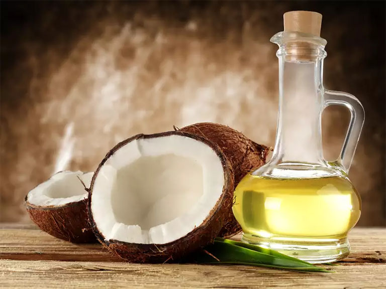 Trong dầu dừa có chứa nhiều thành phần dưỡng chất có tác dụng tốt cho sức khỏe da đầu và mái tóc